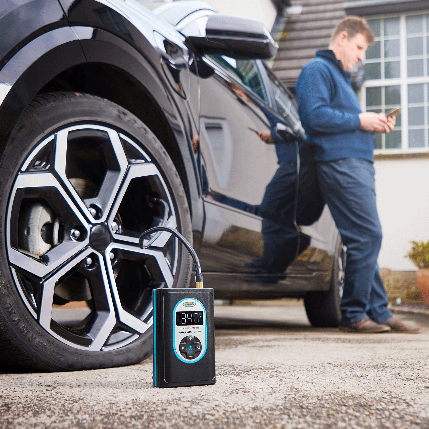 RING CORDLESS DIGITAL TYRE INFLATOR RECHARGEABLE AND POWERFUL